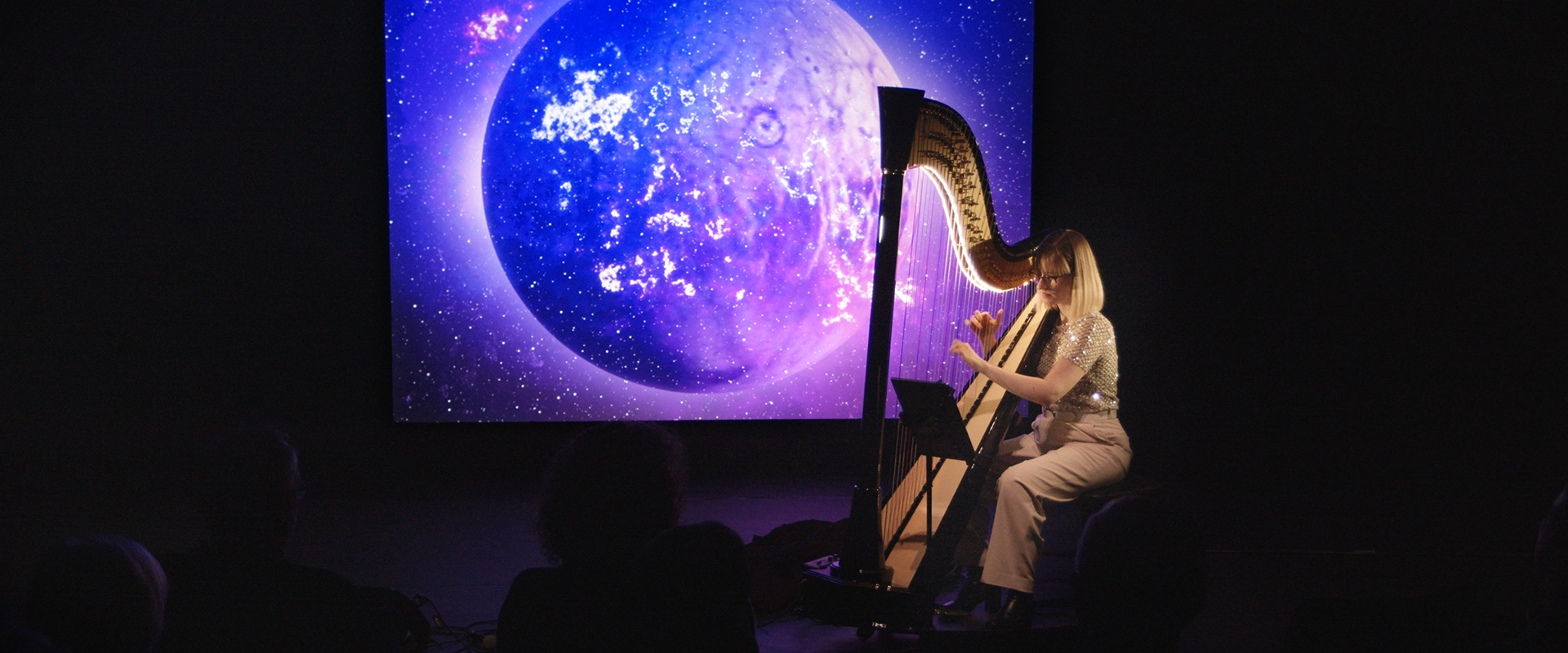 Atmospheric Harp & Light – harp performance